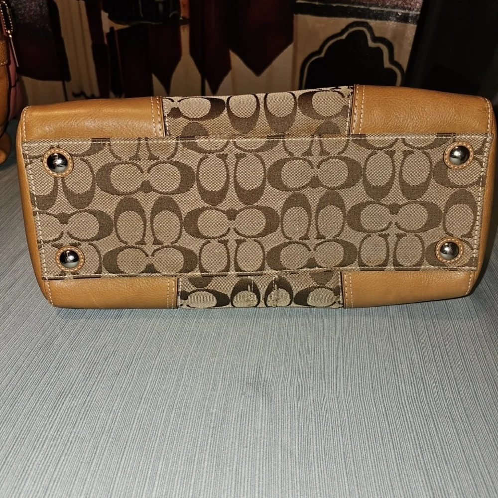Coach Brown and Tan Signature Handbag - Picture 3 of 11